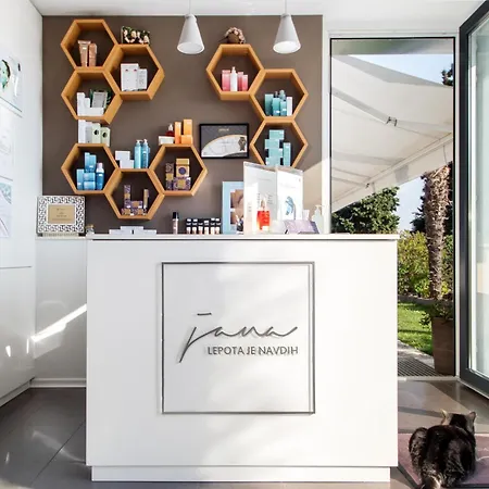 Appartamento Aria Superior Apartment, Seaview & Wellness