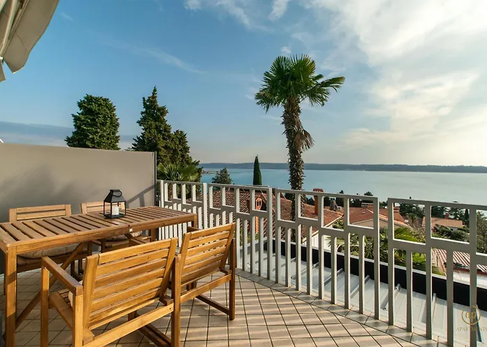 Aria Superior Apartment, Seaview & Wellness ポルトローシュ