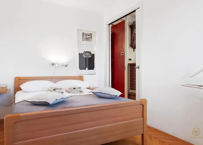 アパート Aria Superior Apartment, Seaview & Wellness ポルトローシュ