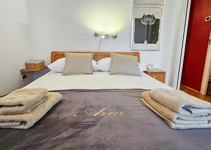 アパート Aria Superior Apartment, Seaview & Wellness ポルトローシュ